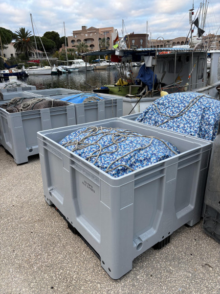 1200 x 1000 x 760 – Caisse palette – 3 semelles – Grise – 4429-300